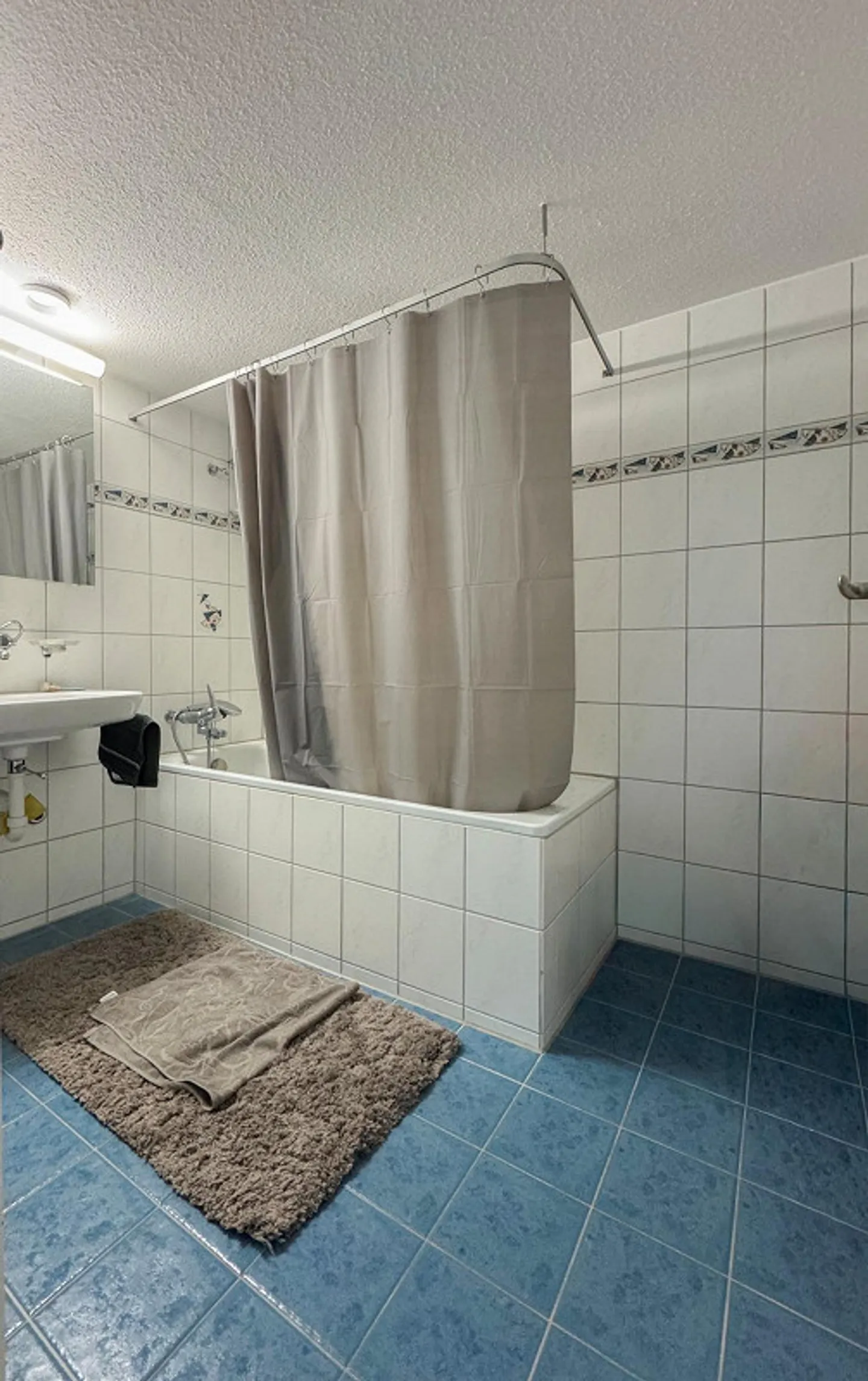 Appartement spacieux avec vue au 8ème étage ! - Photo 7 sur 12