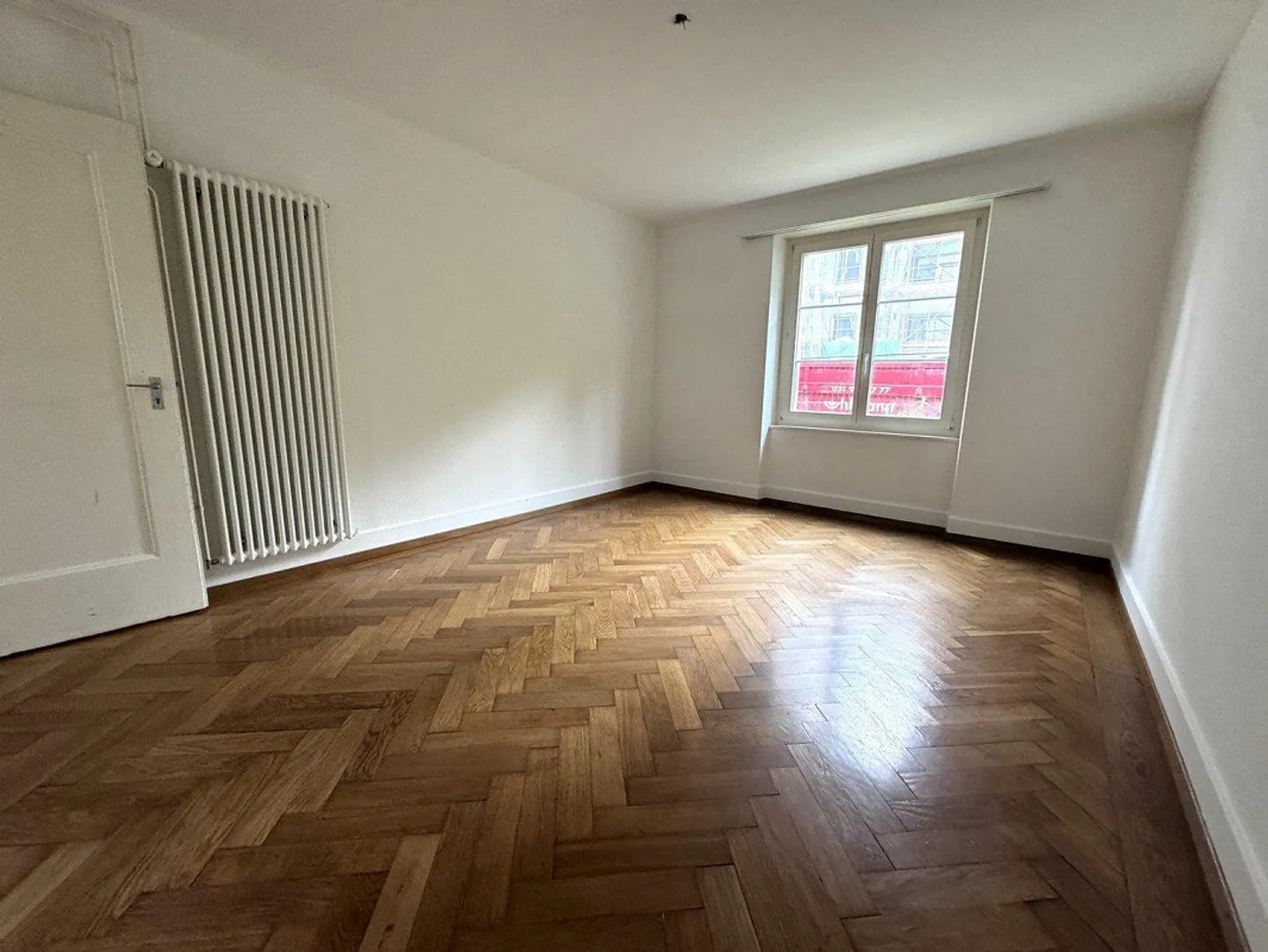 Spacious 2.5 room apartment in a prime location for rent - Photo 1 of 6
