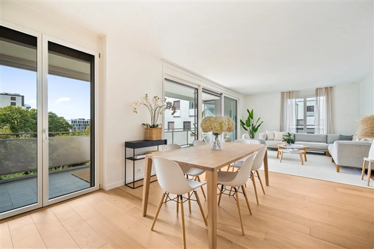 Appartement lumineux et rénové de 4 pièces dans la résidence Les Cèdres de Cologny - Photo 2 sur 10