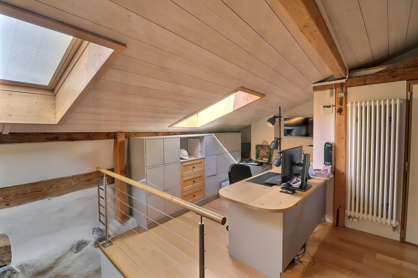 Prächtiges historisches Gebäude aus dem 15. Jahrhundert mit Gewerberaum und Wohnungen - Foto 5 von 17