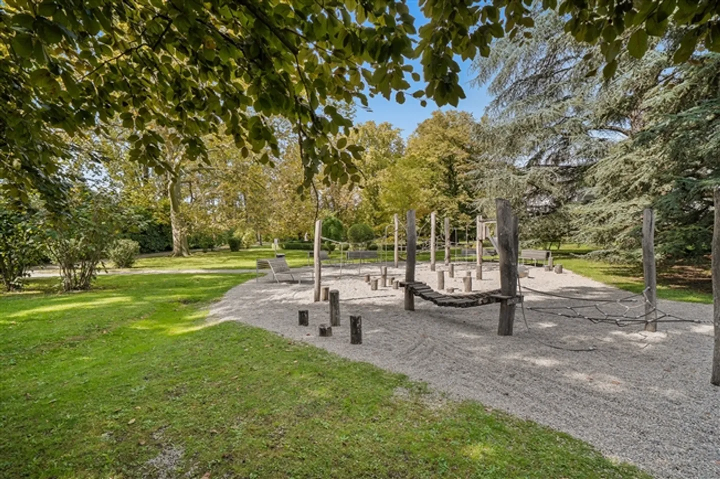 Appartement lumineux et rénové de 4 pièces dans la résidence Les Cèdres de Cologny - Photo 8 sur 10