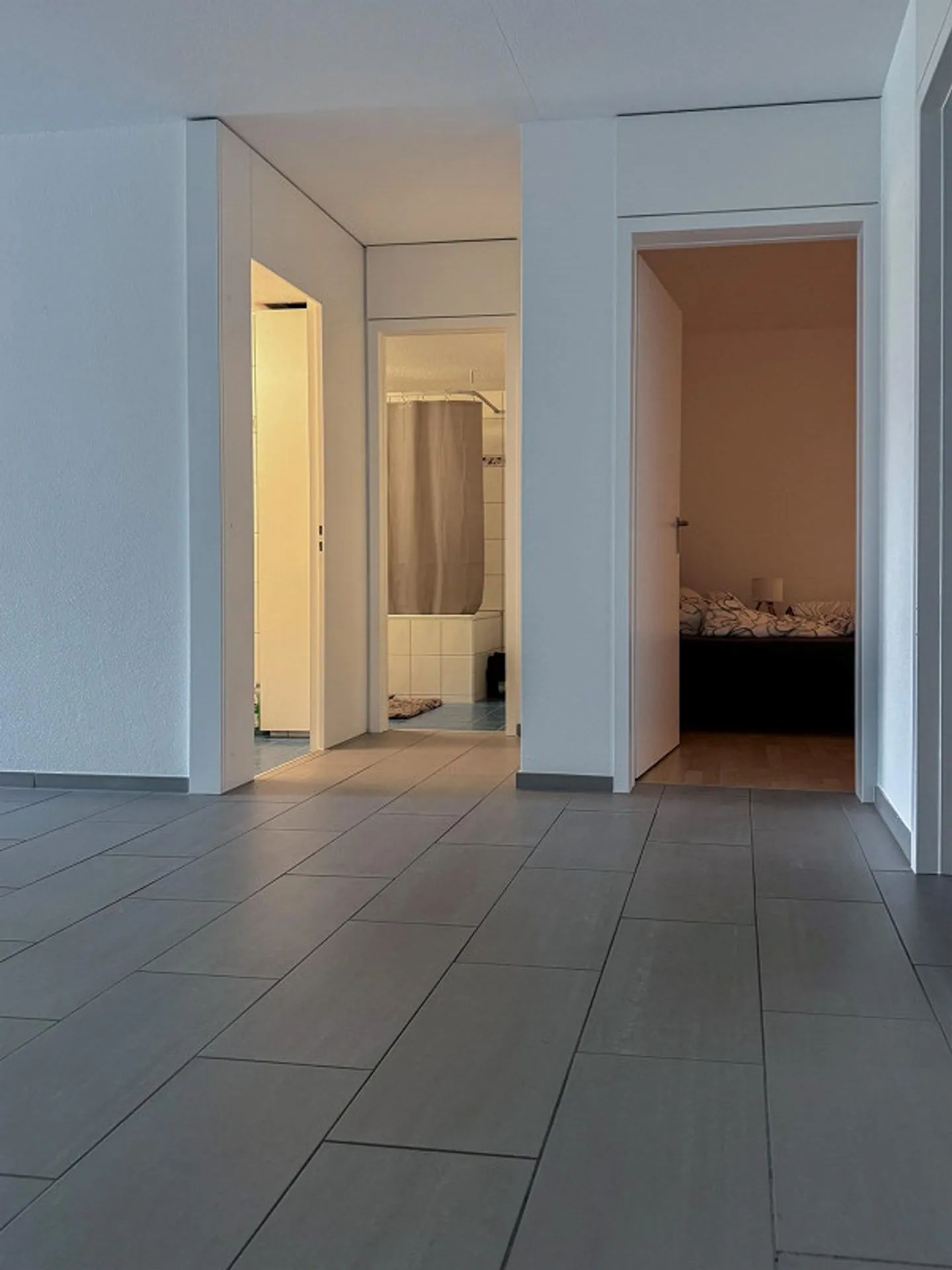 Appartement spacieux avec vue au 8ème étage ! - Photo 10 sur 12