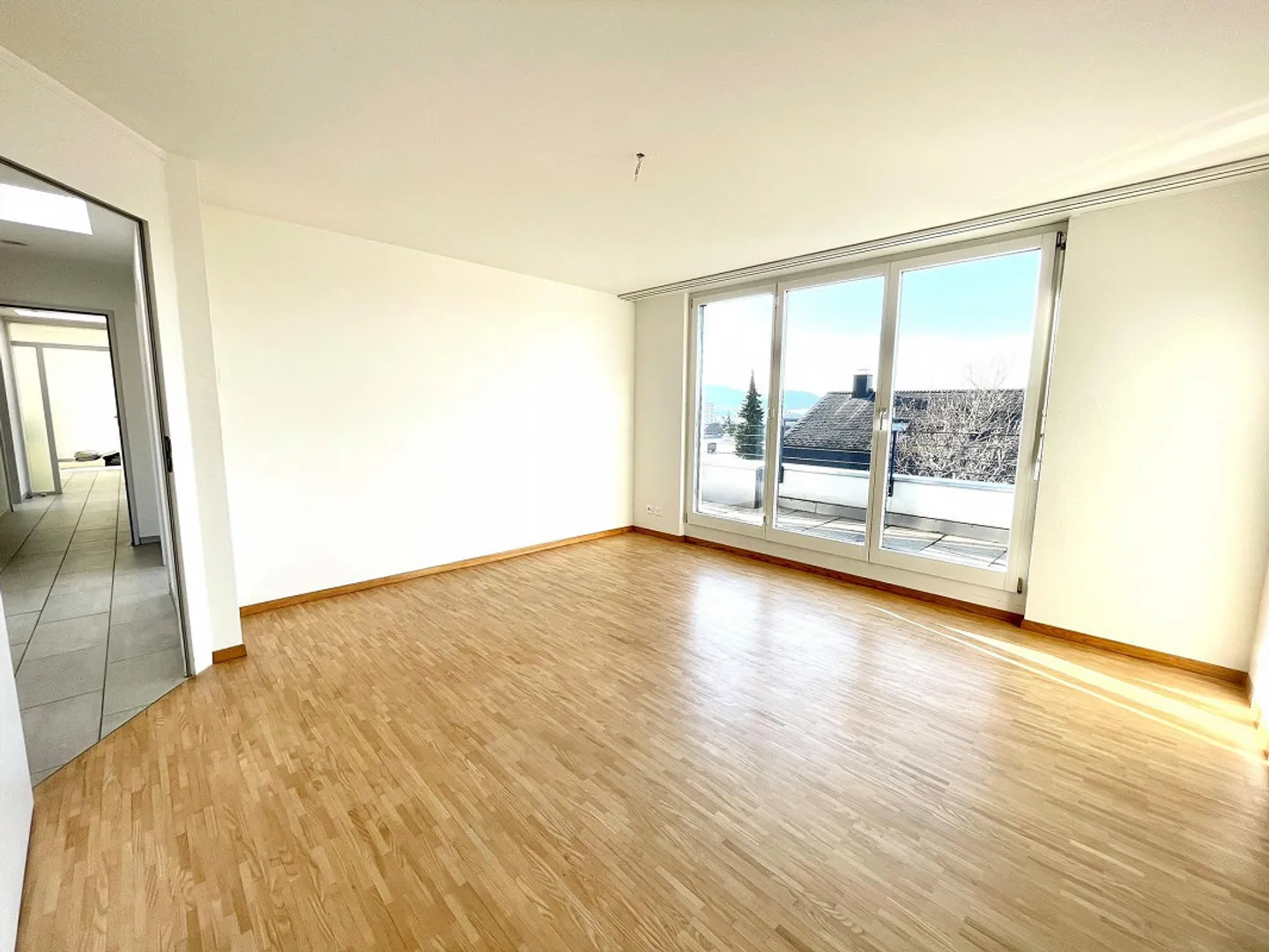 Appartamento attico luminoso di 5,5 stanze in una posizione perfetta con vista! - Foto 9 di 13