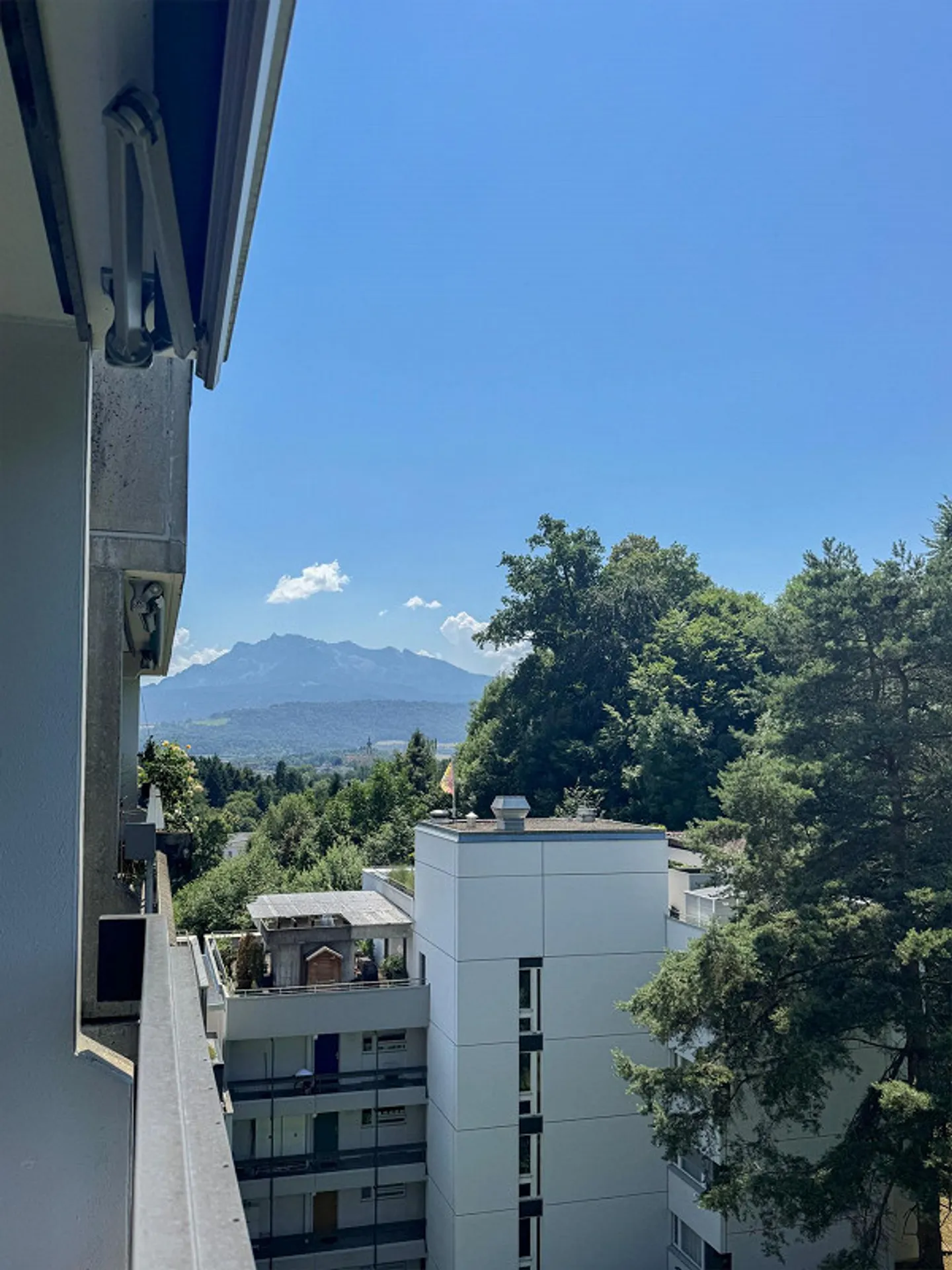Appartement spacieux avec vue au 8ème étage ! - Photo 11 sur 12