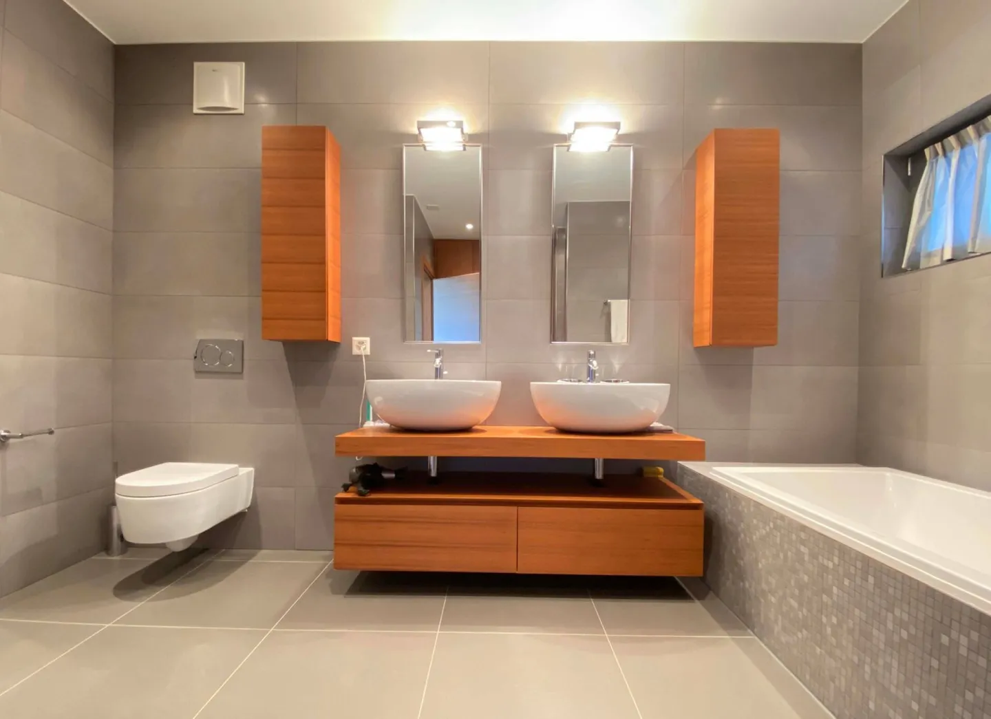 Luxury Apartment with Mountain Views - Photo 8 of 13