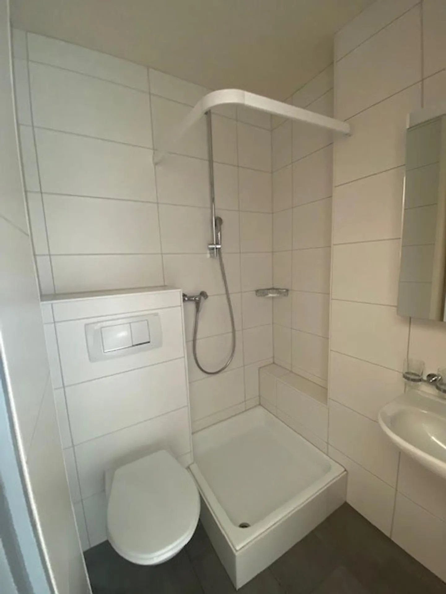 Studio lumineux au 1er étage - Photo 3 sur 4