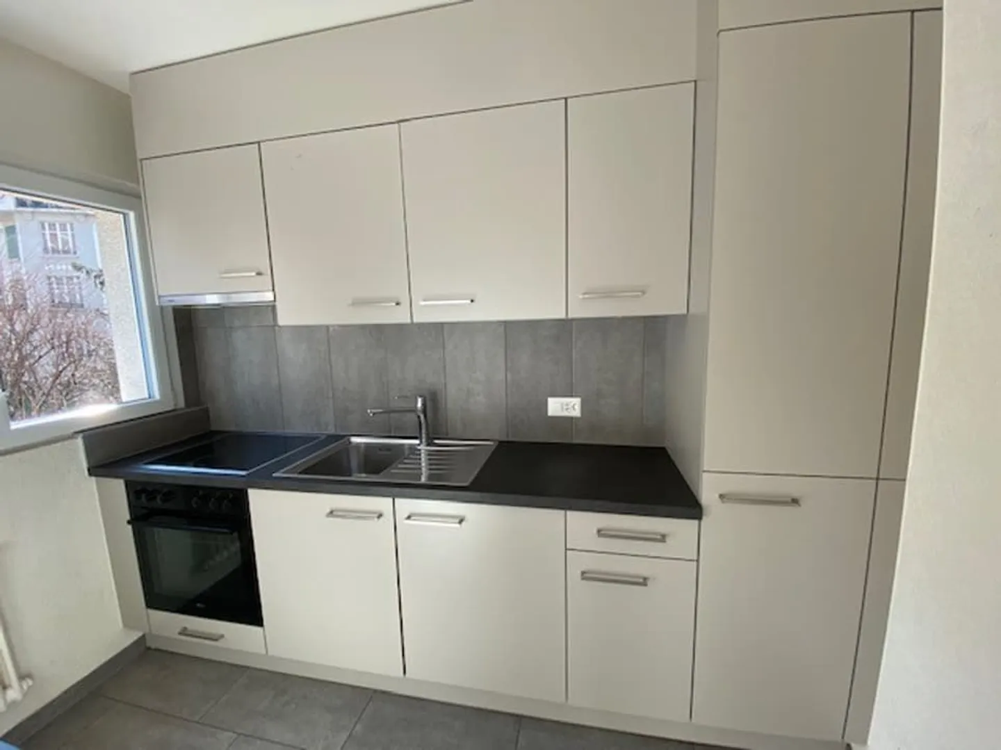 Studio lumineux au 1er étage - Photo 2 sur 4