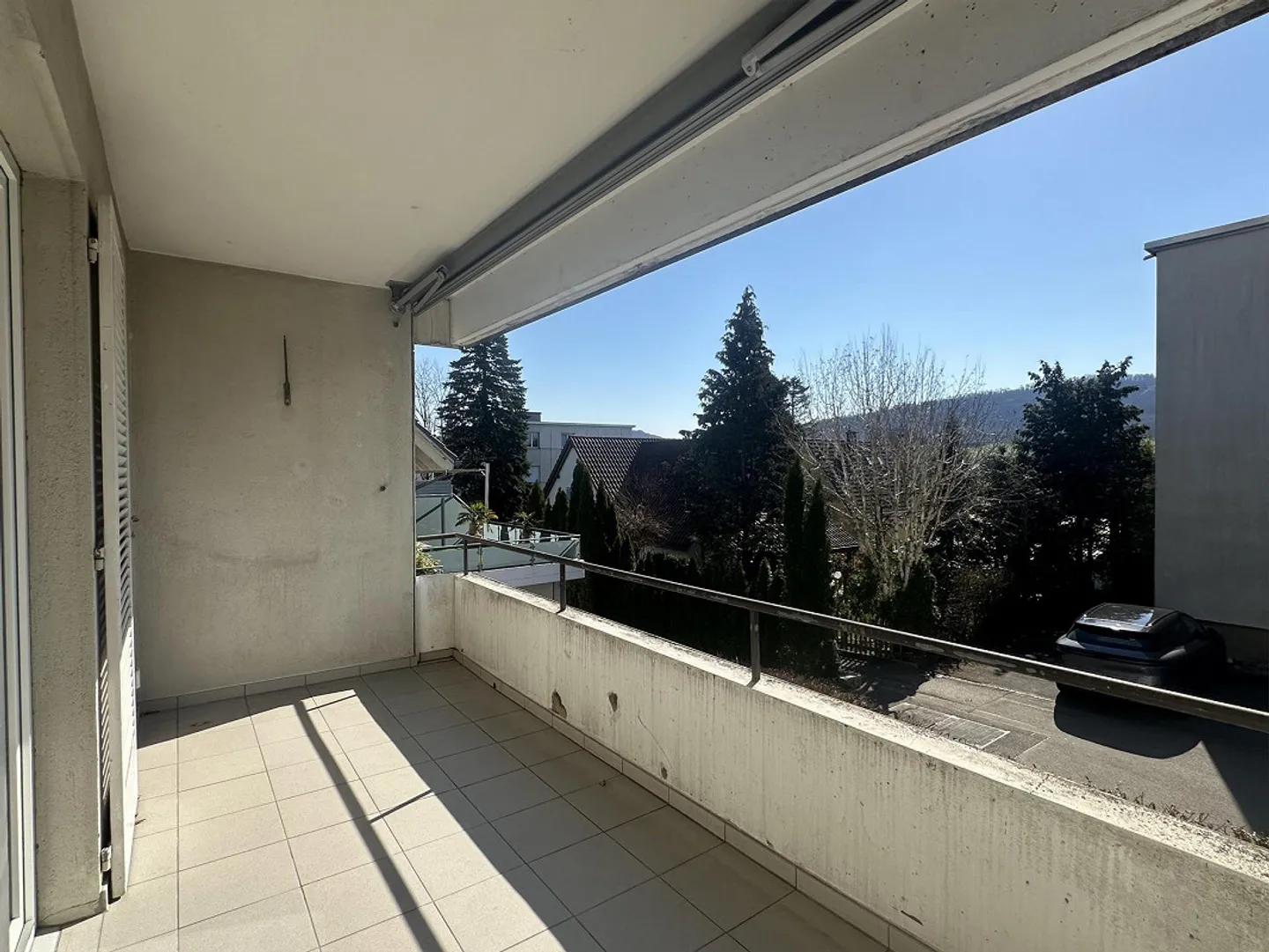 Luminoso appartamento di 3 stanze con balcone in una posizione tranquilla - Foto 12 di 12