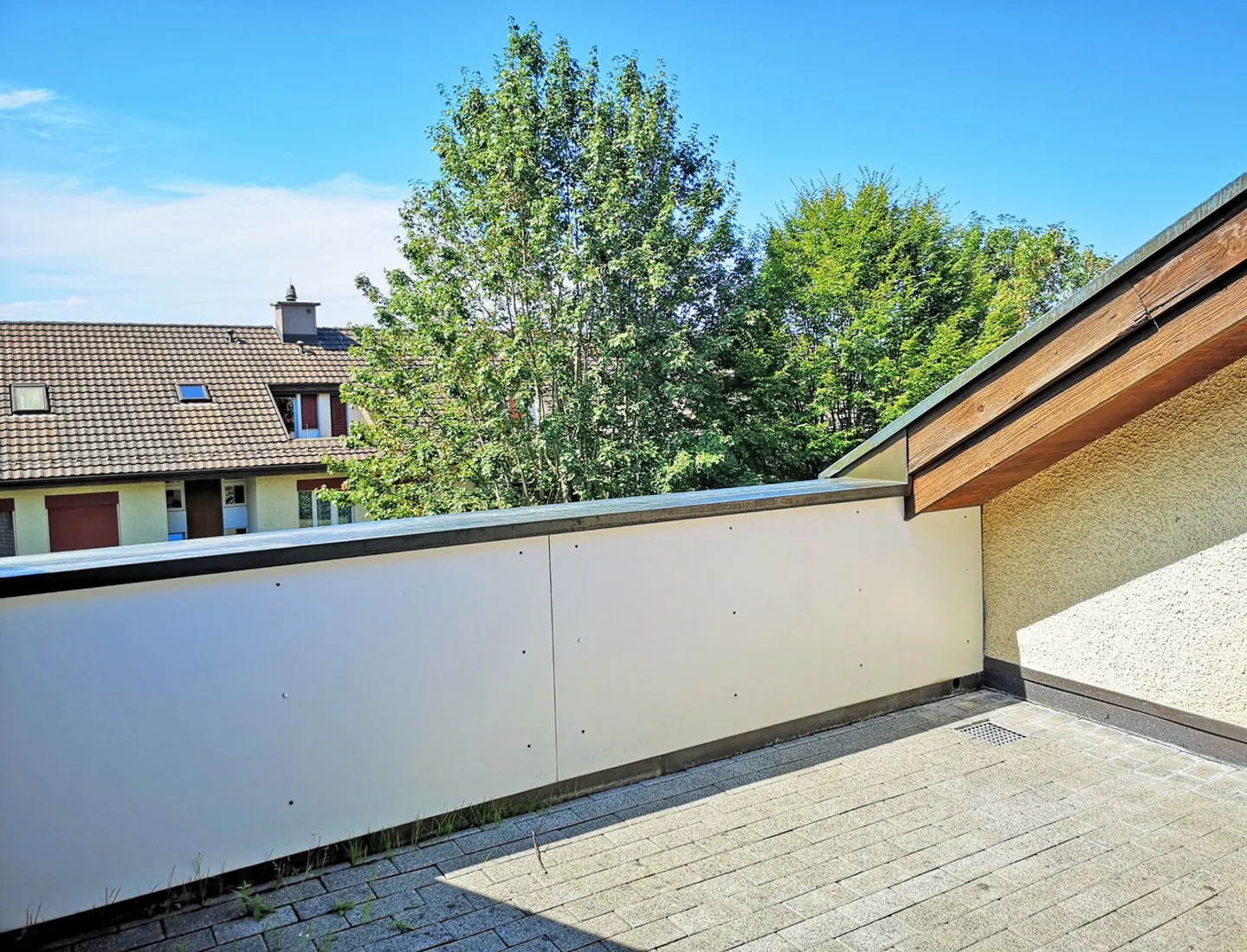 Charmante Dachwohnung mit Cheminée - Foto 7 von 7