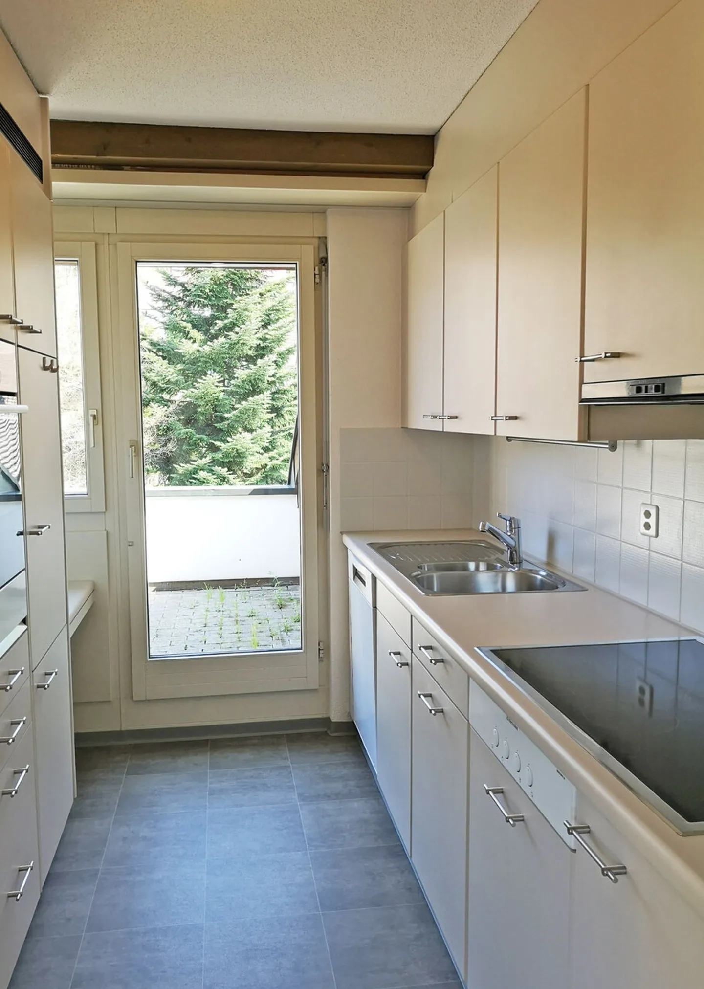 Charmante Dachwohnung mit Cheminée - Foto 3 von 7