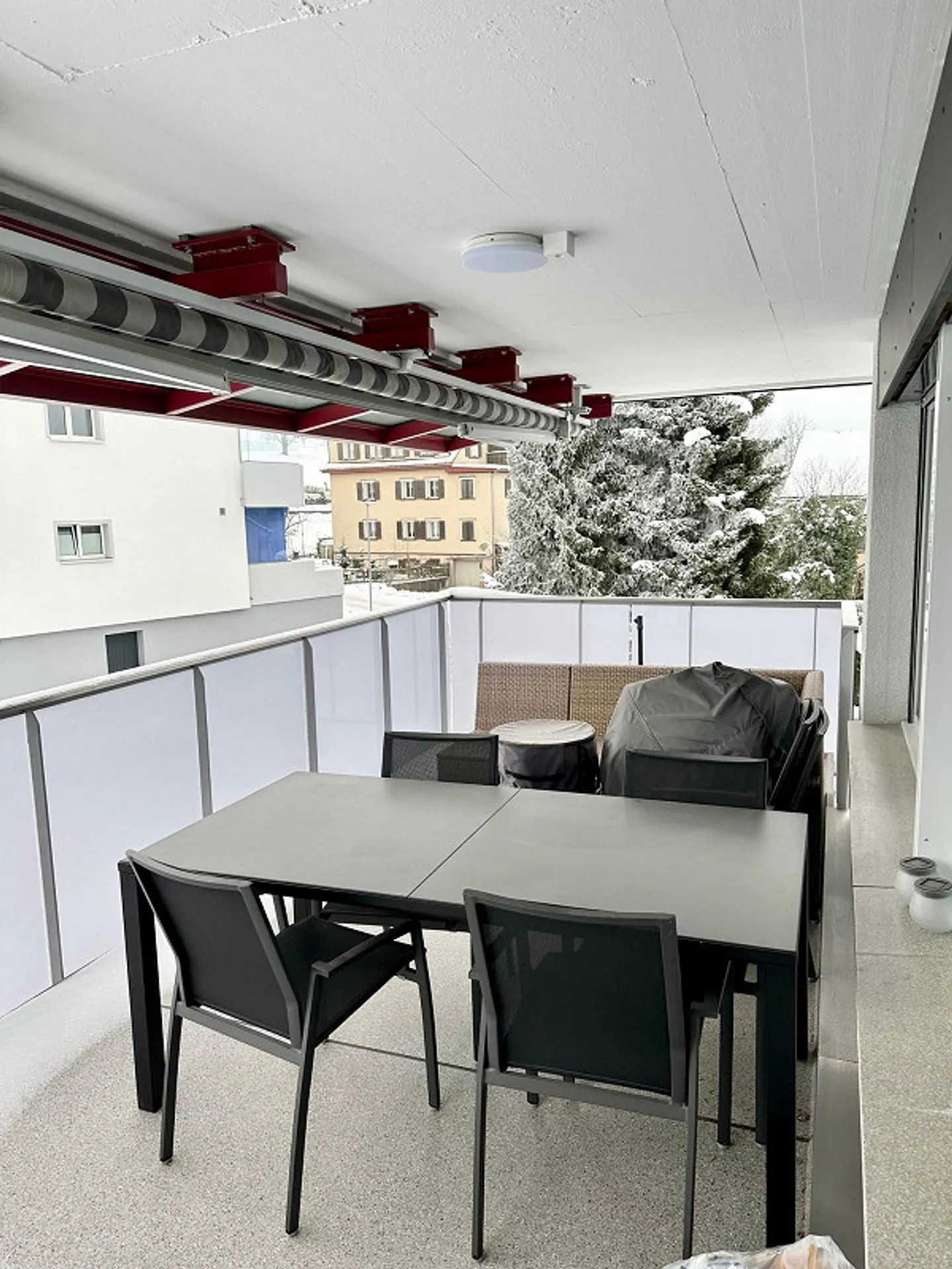 Central, spacious apartment - Photo 1 of 6