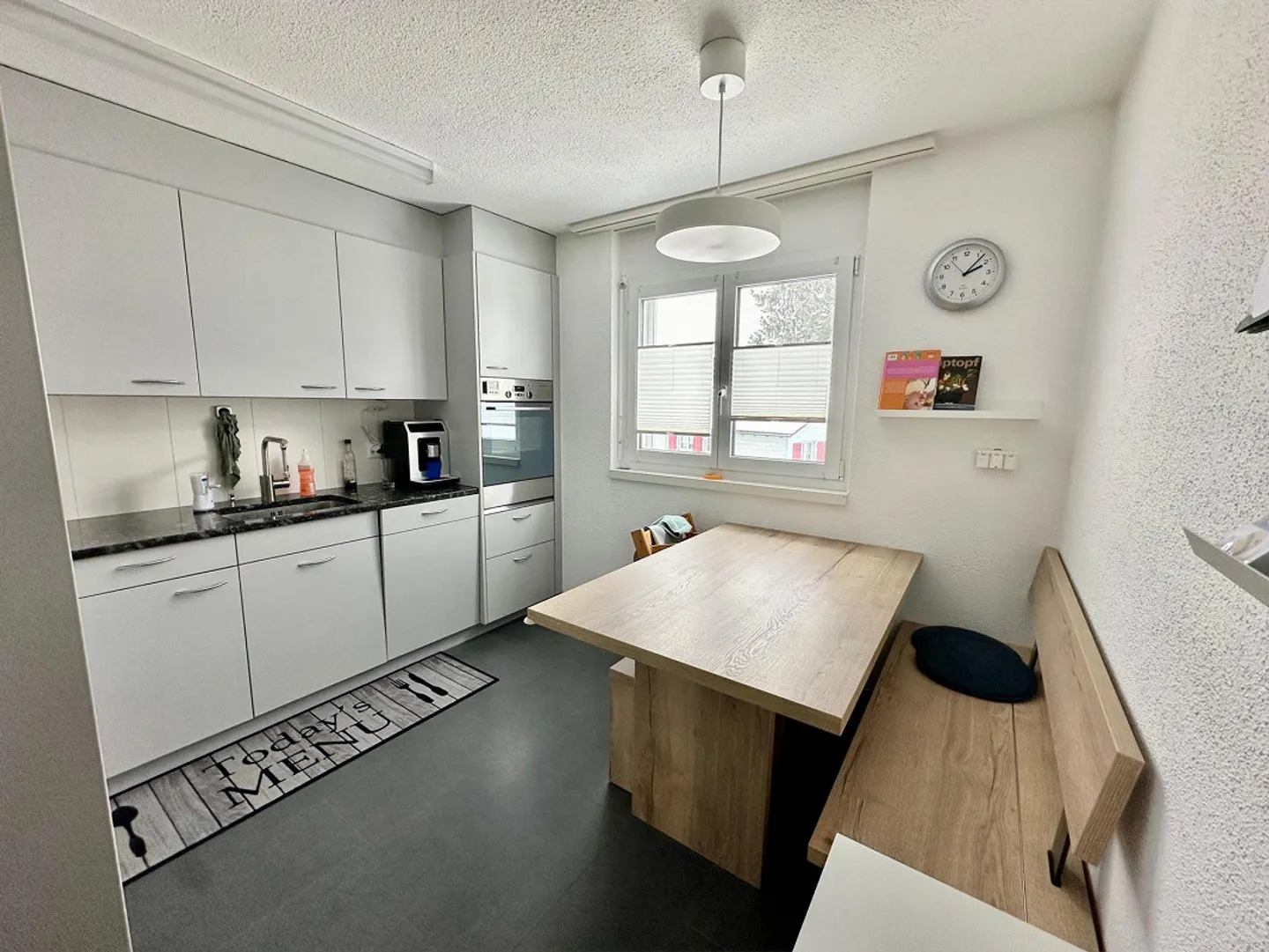 Central, spacious apartment - Photo 5 of 6