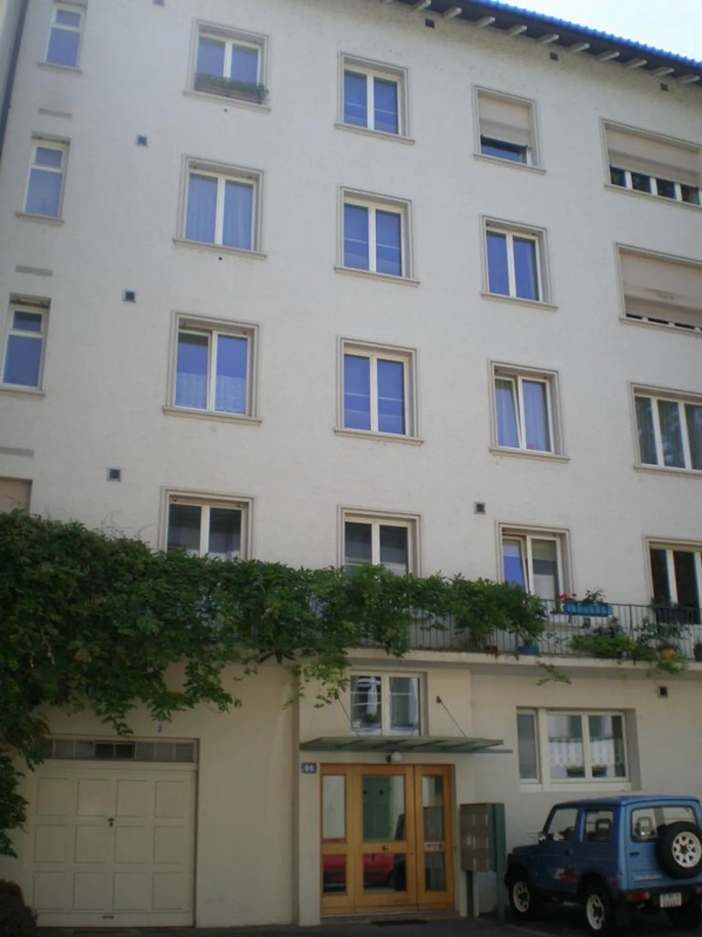 Garage singolo con posto auto esterno associato - Foto 1 di 1