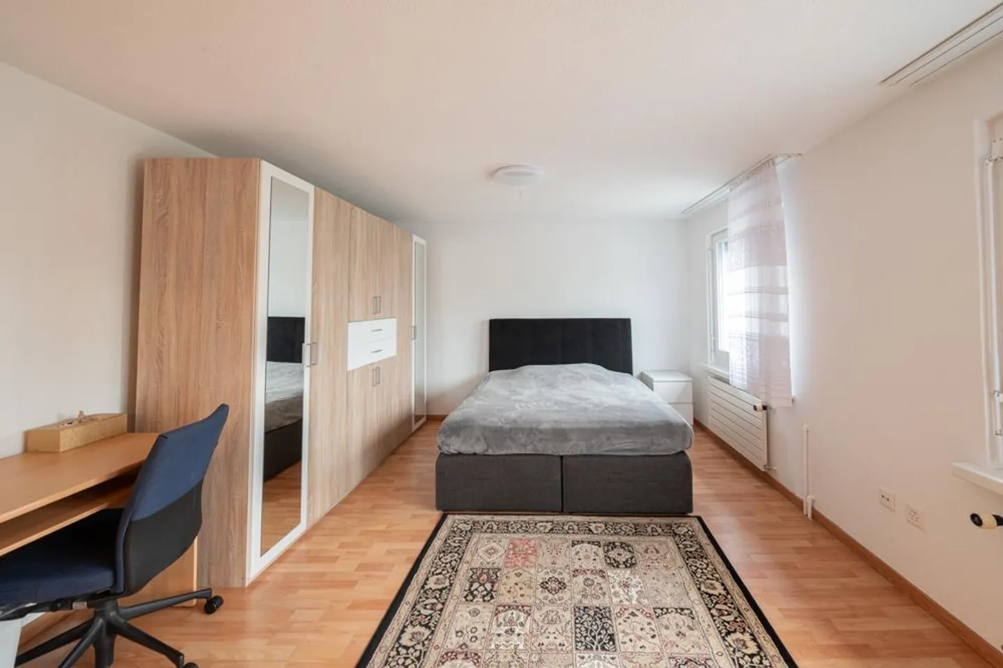 Casa residenziale spaziosa con potenziale per uso multifamiliare - Foto 5 di 7
