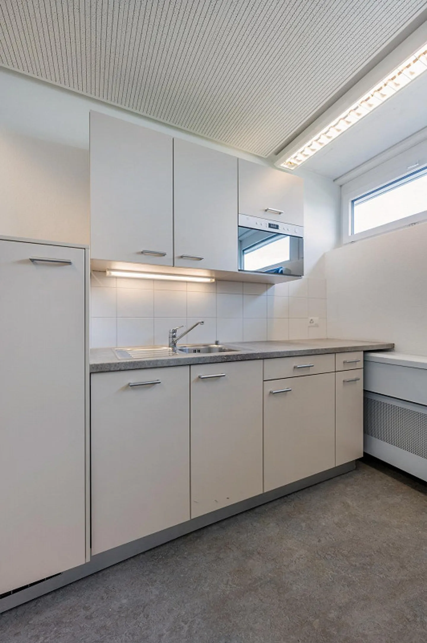 Uffici attraenti e climatizzati di 187 m2 a Reinach - Foto 7 di 9