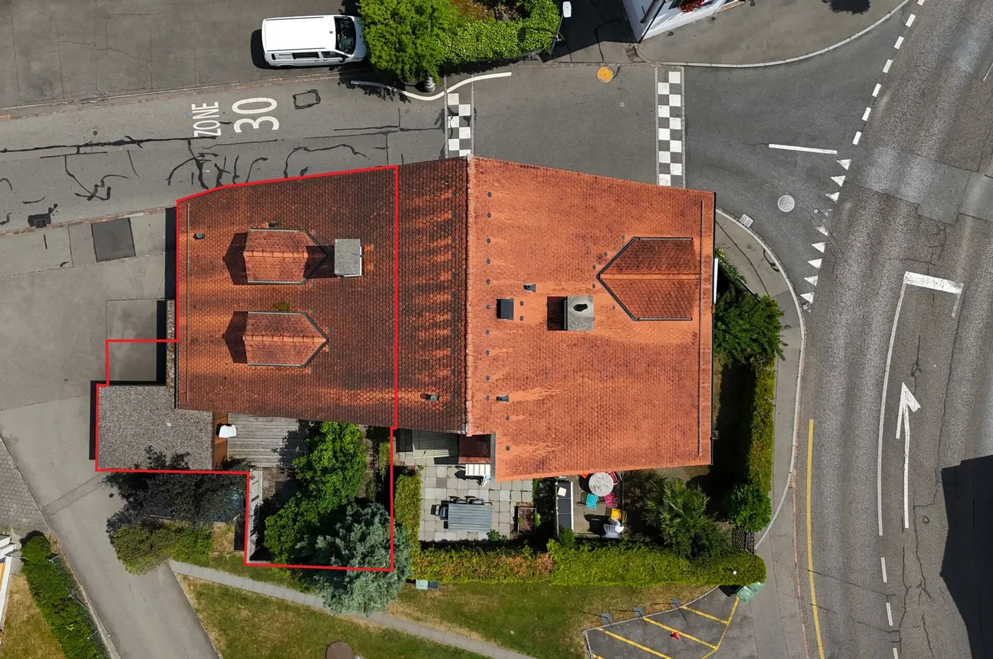 Charming Corner House with Character - Living Between Nostalgia and Modernity - Photo 23 of 23