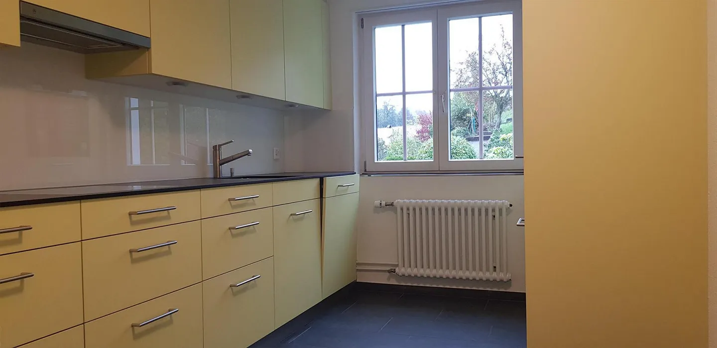 4 Room Apartment - Photo 1 of 6