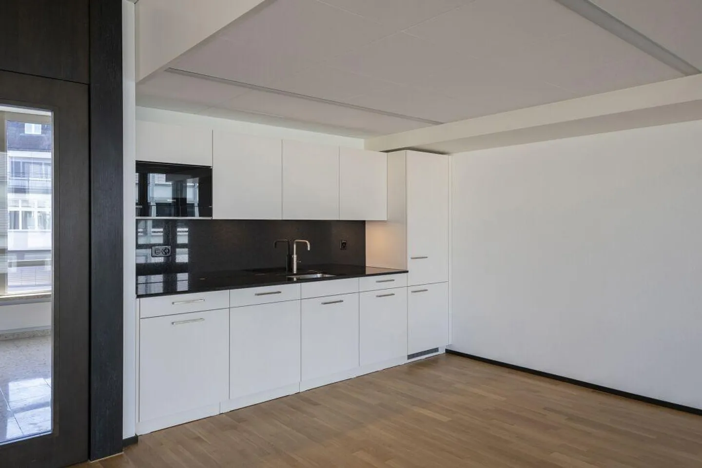 First occupancy - Top address, a few minutes walk from the main station - Photo 9 of 12