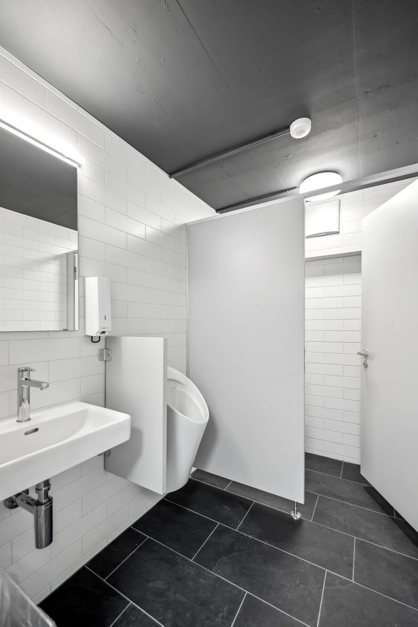 HAMMER SPACES - expanded office spaces - Photo 7 of 9