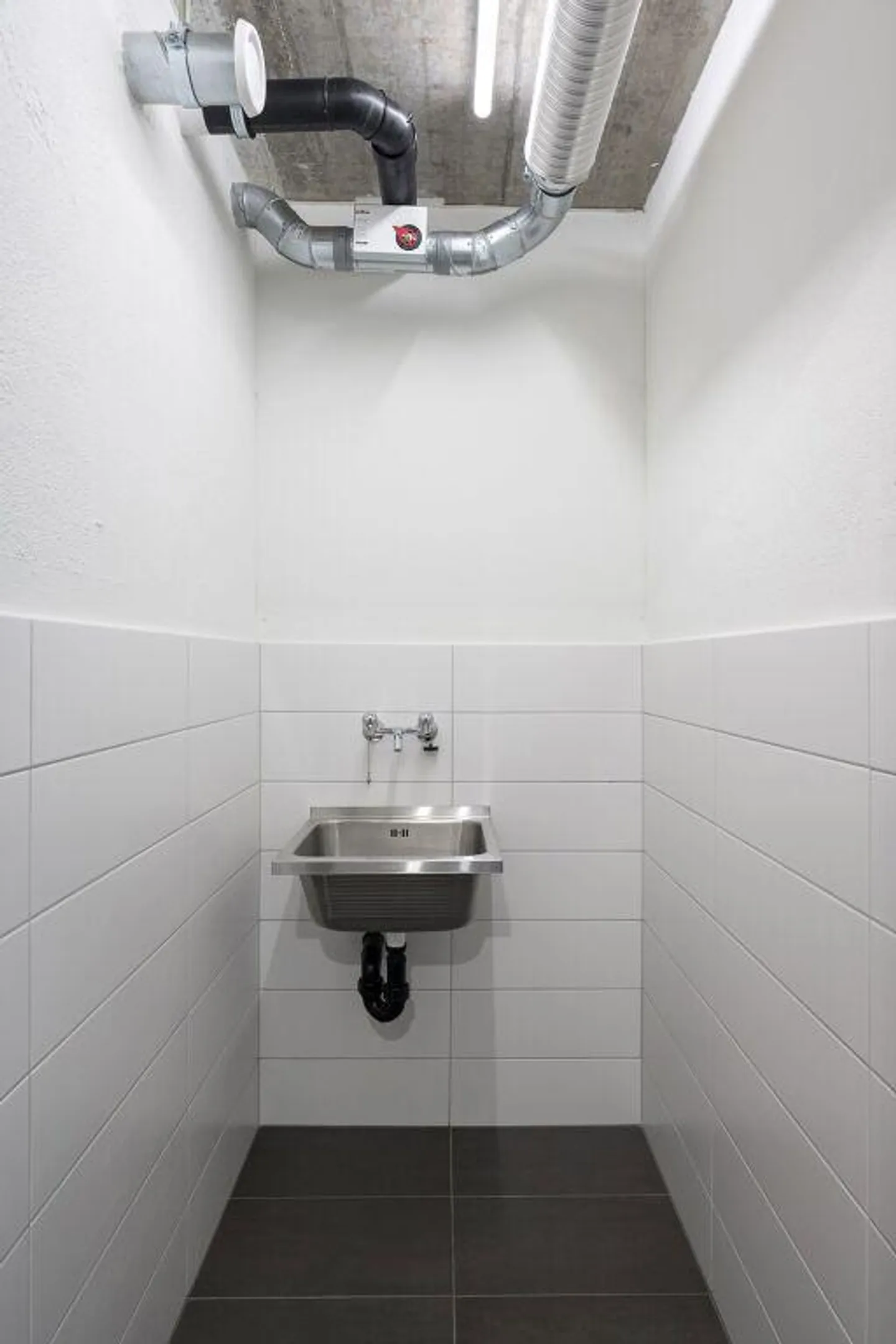 First occupancy - Top address, a few minutes walk from the main station - Photo 12 of 12