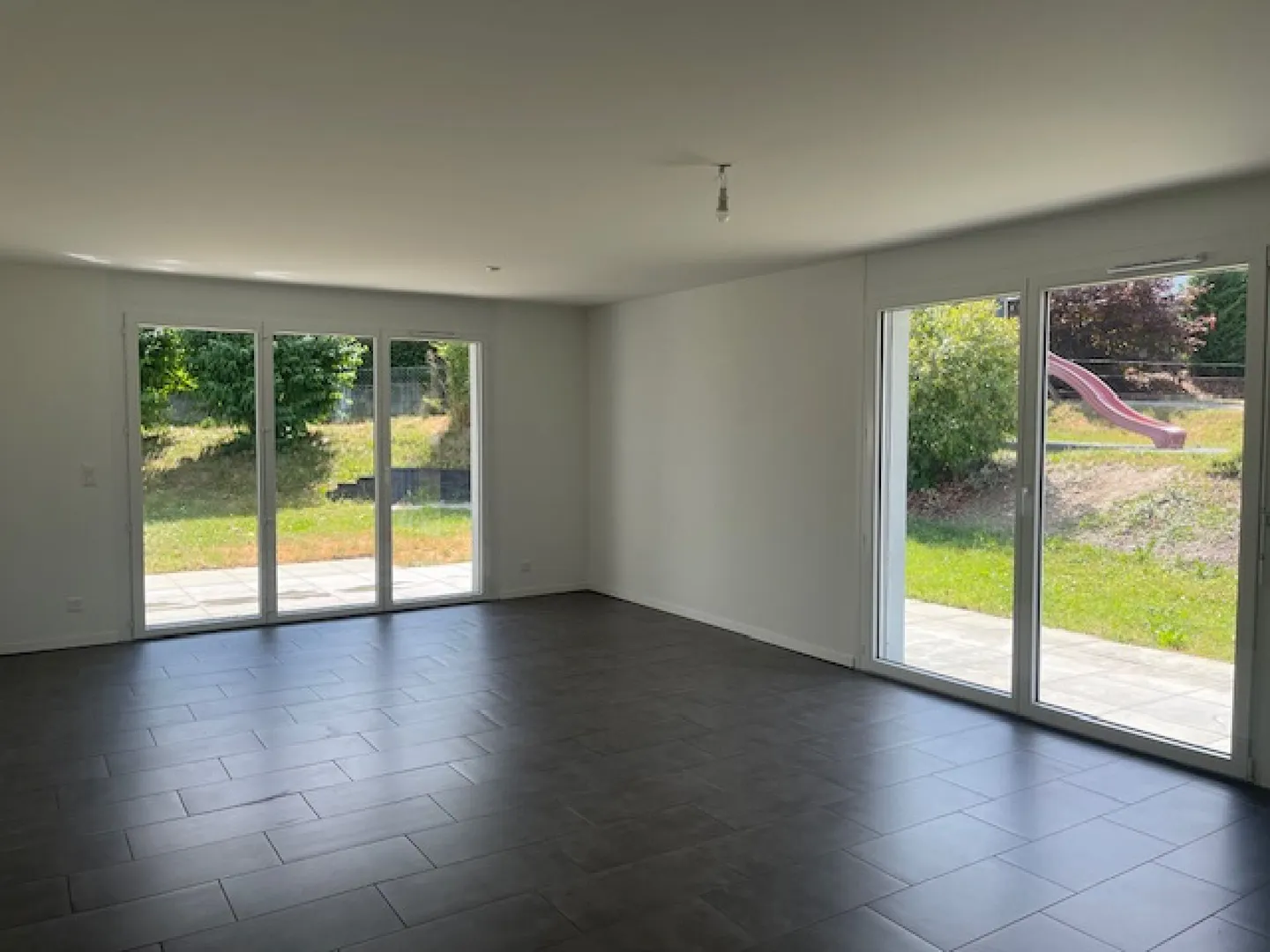 Appartement moderne avec jardin - Photo 3 sur 10