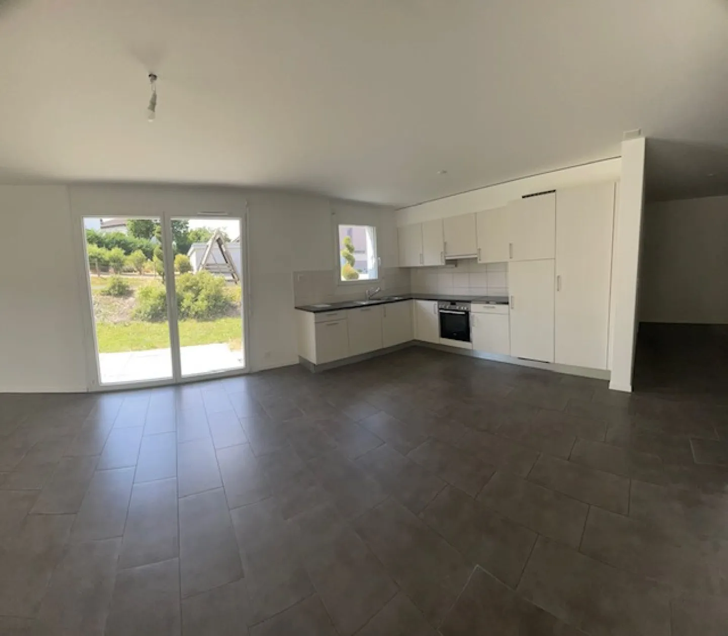Appartement moderne avec jardin - Photo 2 sur 10
