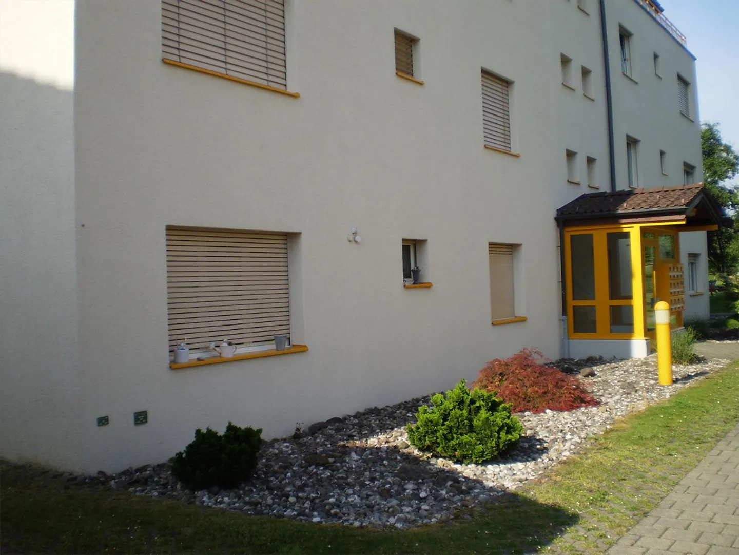 Appartamento soleggiato e tranquillo in affitto - Foto 2 di 8