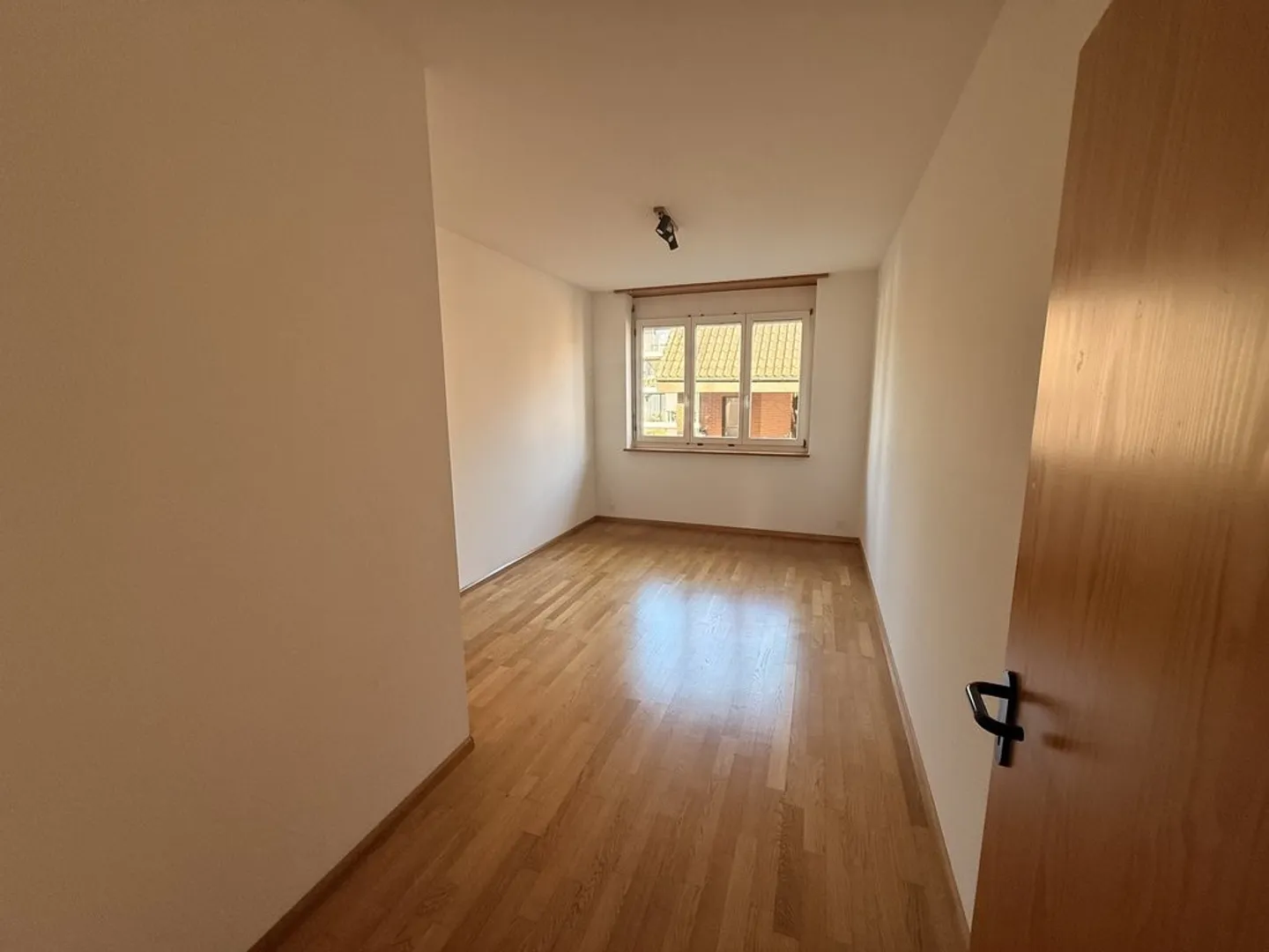 Beautiful apartment near village center - Photo 5 of 11