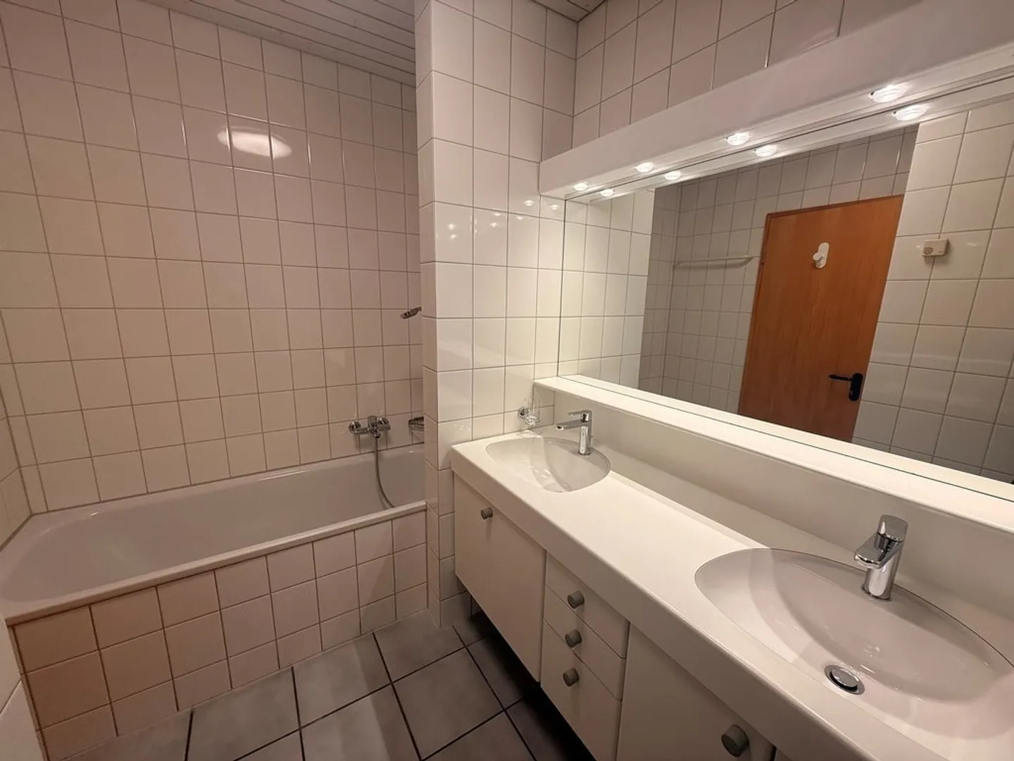 Beautiful apartment near village center - Photo 7 of 11