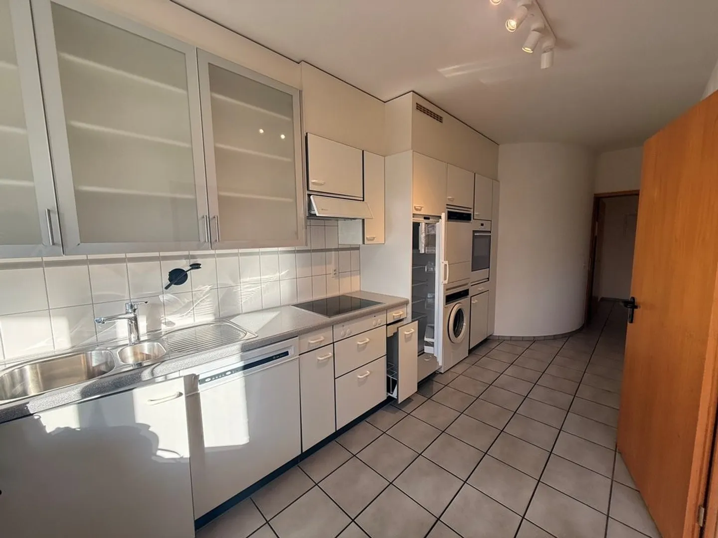 Beautiful apartment near village center - Photo 9 of 11