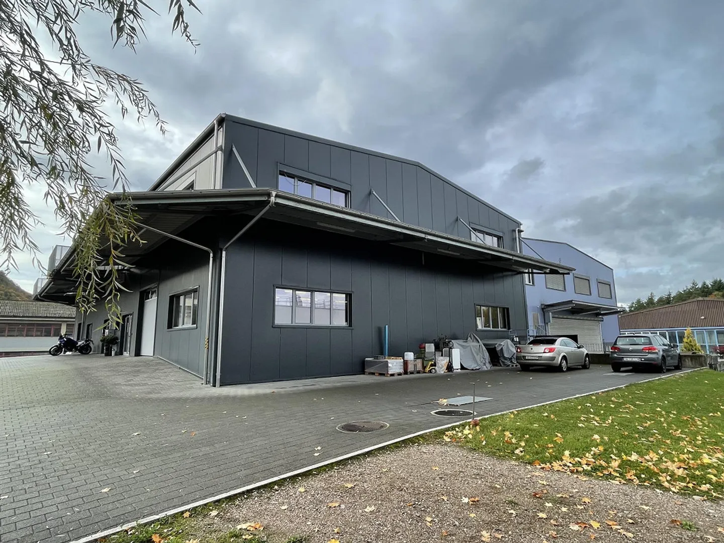 Spacious Commercial Space - Photo 3 of 12