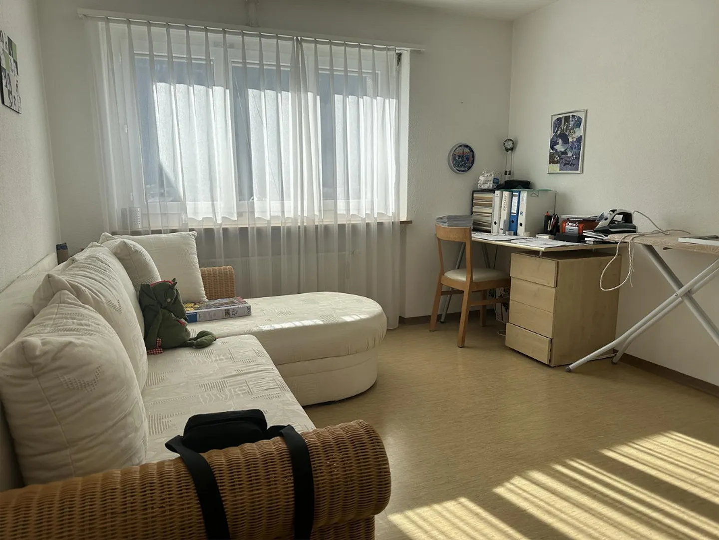 Grande et ensoleillée appartement de 4,5 pièces - Photo 2 sur 4