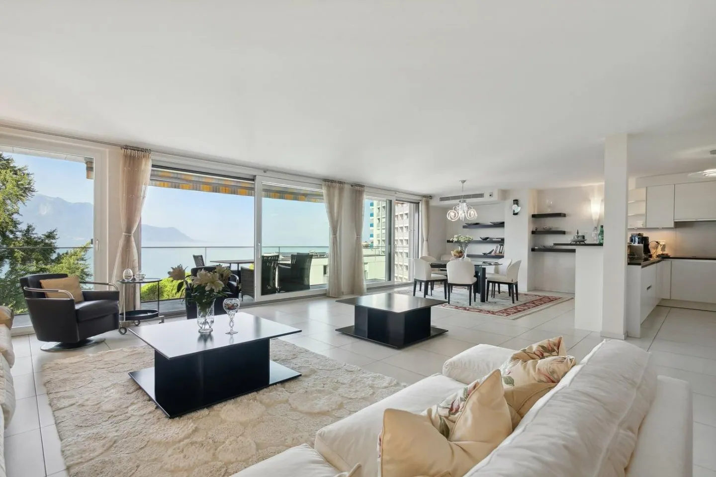 HIGH-END SERVICES in the city center, lake and mountain view - Photo 1 of 13