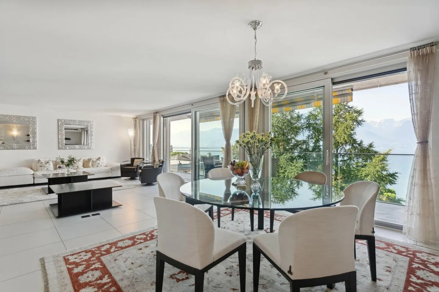 HIGH-END SERVICES in the city center, lake and mountain view - Photo 6 of 13