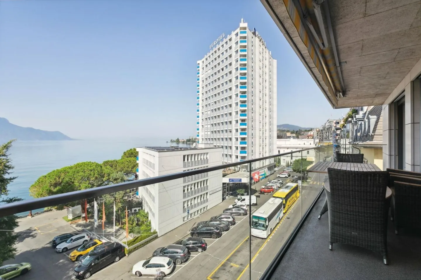 HIGH-END SERVICES in the city center, lake and mountain view - Photo 7 of 13