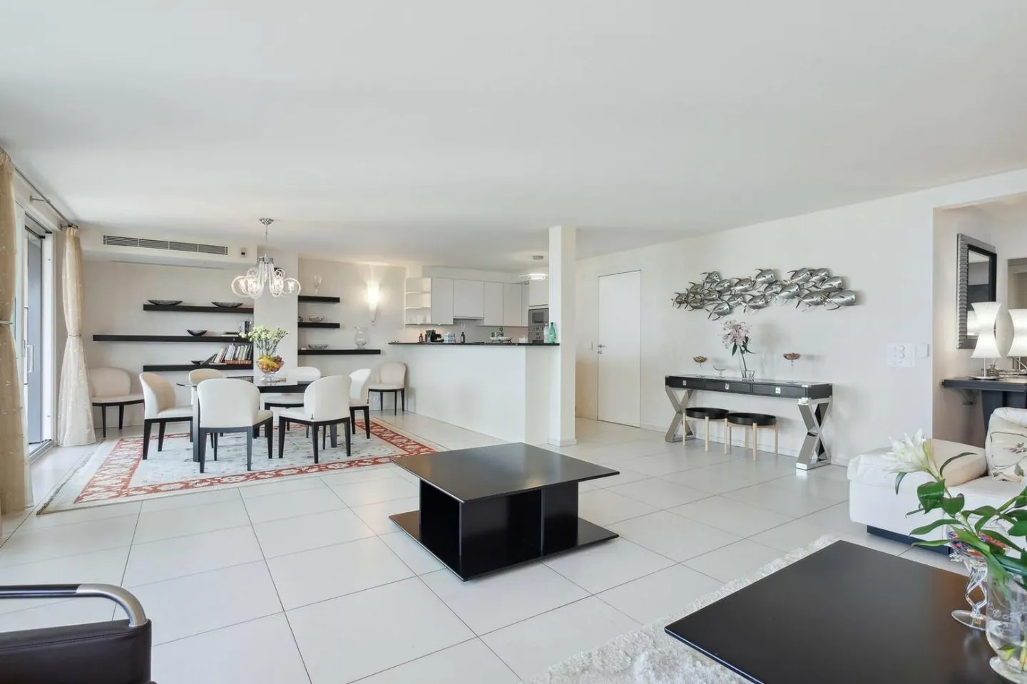 HIGH-END SERVICES in the city center, lake and mountain view - Photo 4 of 13