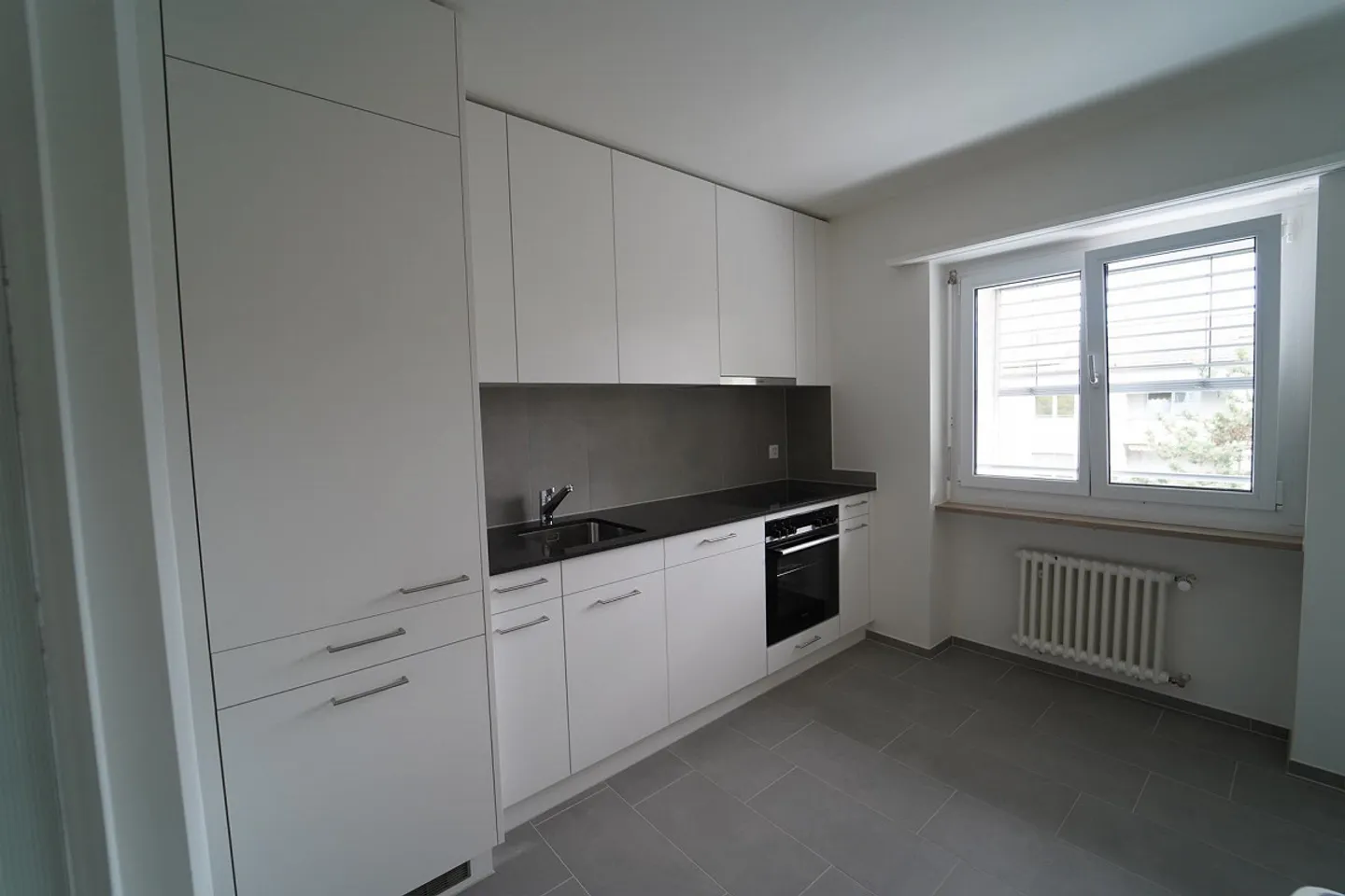 Newly Renovated 3-Room Apartment with Modern Kitchen + Bathroom - Photo 1 of 4