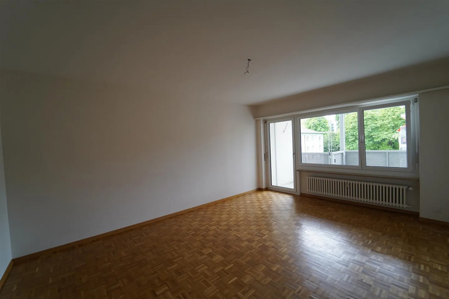 Newly Renovated 3-Room Apartment with Modern Kitchen + Bathroom - Photo 3 of 4
