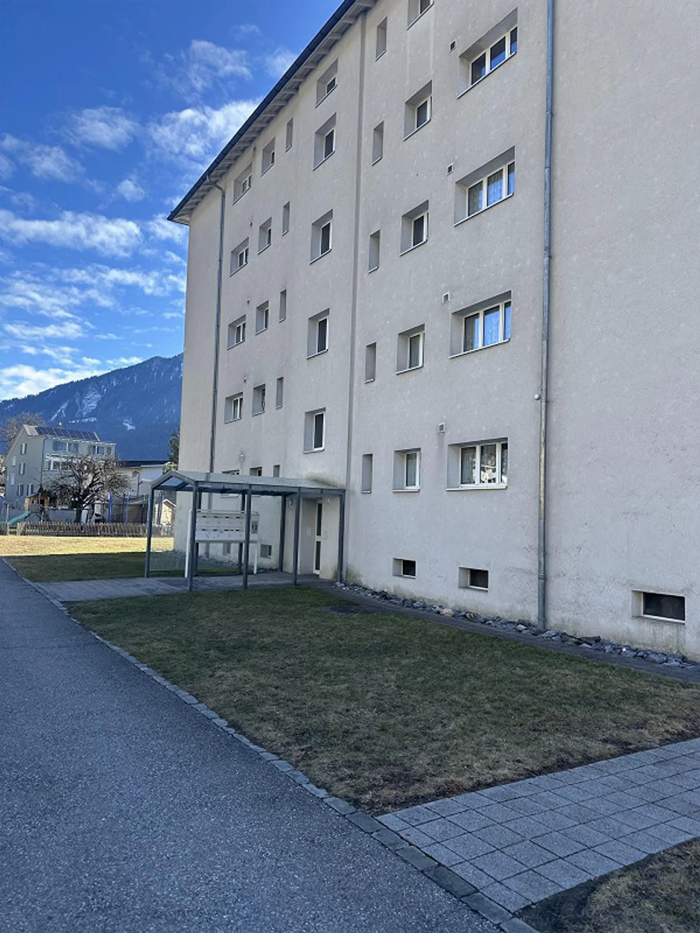 Grande et ensoleillée appartement de 4,5 pièces - Photo 4 sur 4