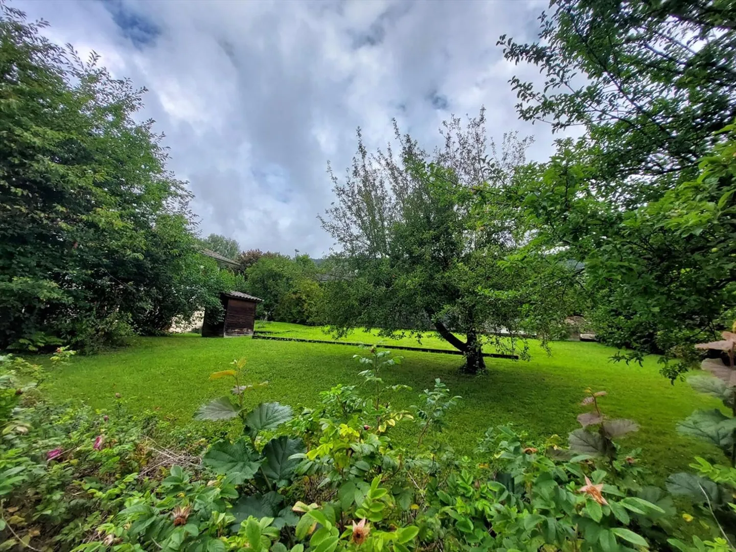 Individual villa with a superb large plot - Photo 3 of 13