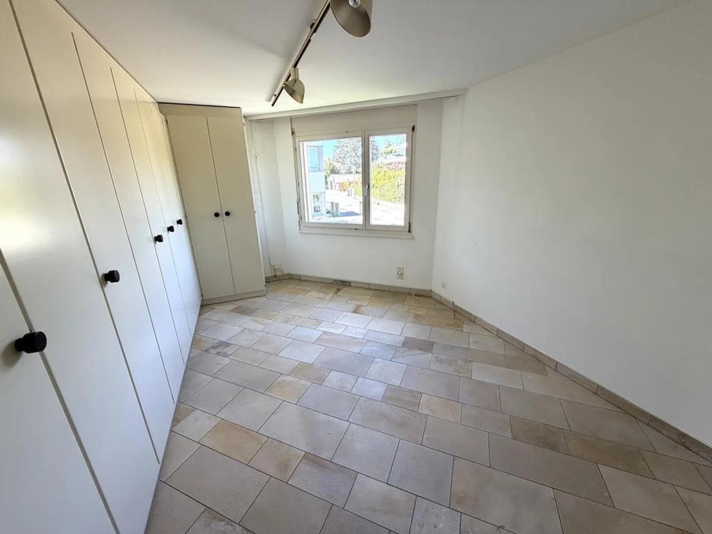 Privileged Location in Binningen - Photo 6 of 12