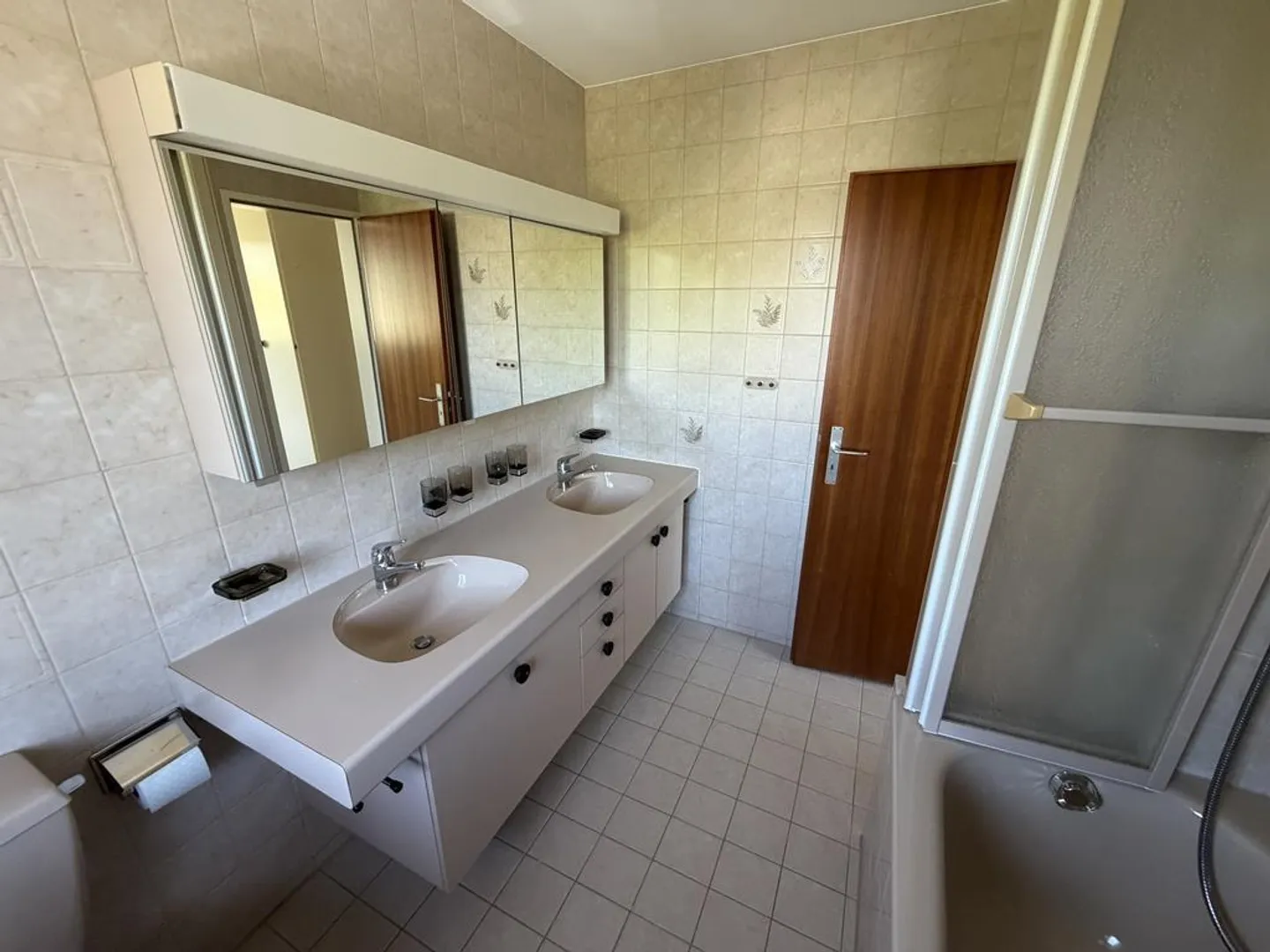Privileged Location in Binningen - Photo 7 of 12
