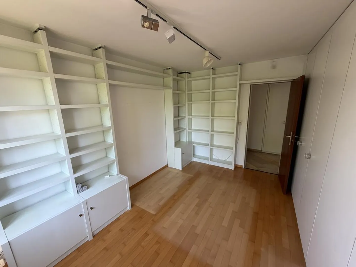Privileged Location in Binningen - Photo 9 of 12
