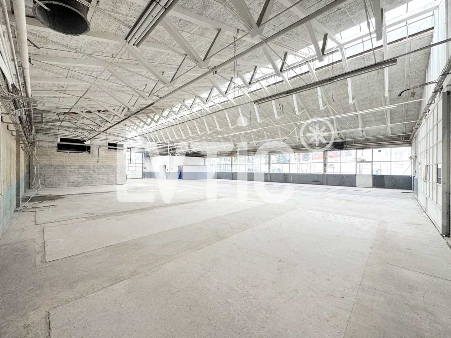 Geräumige Werkstatt zur Miete in Meyrin - Foto 2 von 7