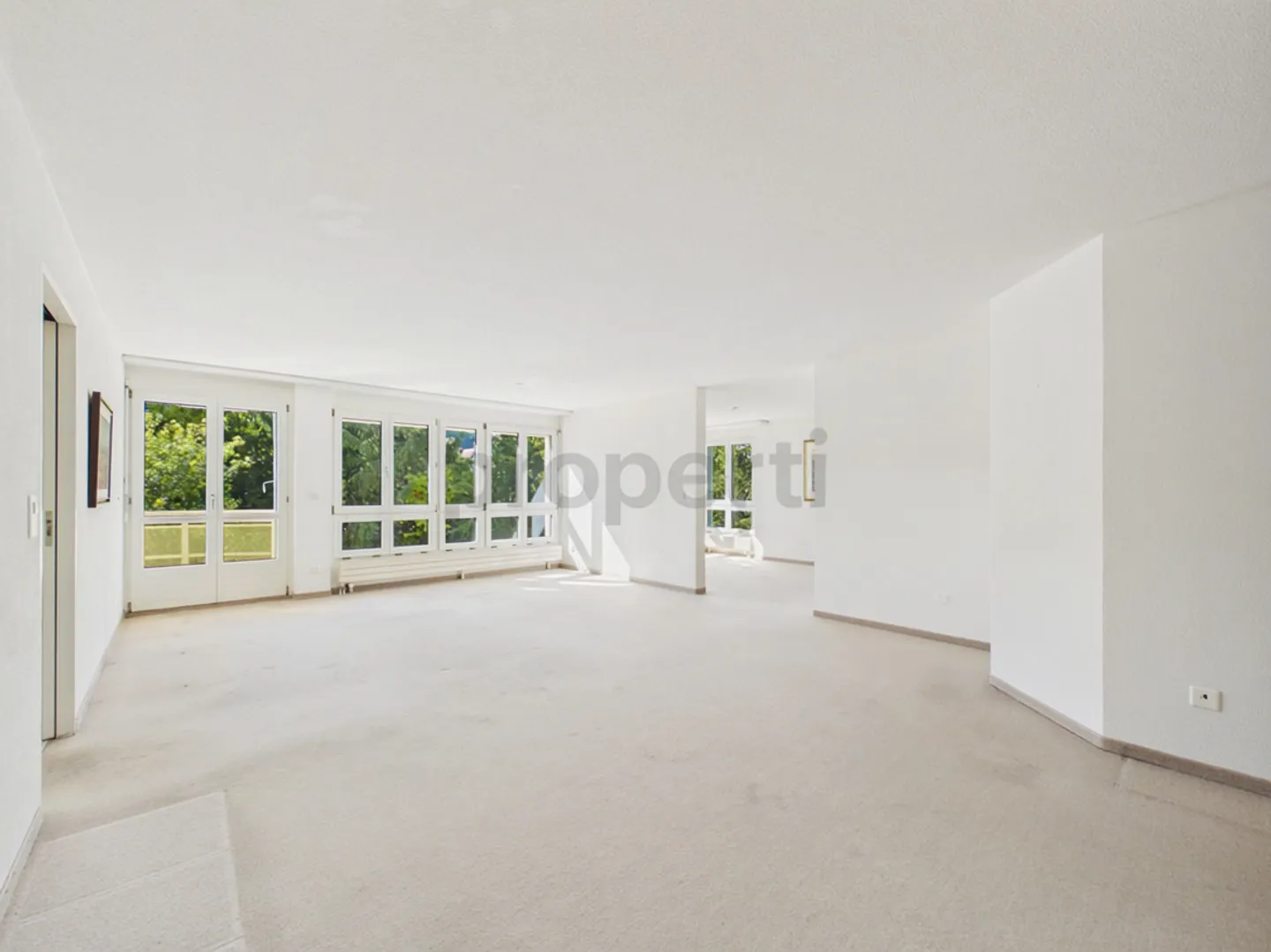Espace lumineux, quatre chambres et deux salles de bains, place de parking et ascenseur - Photo 1 sur 9
