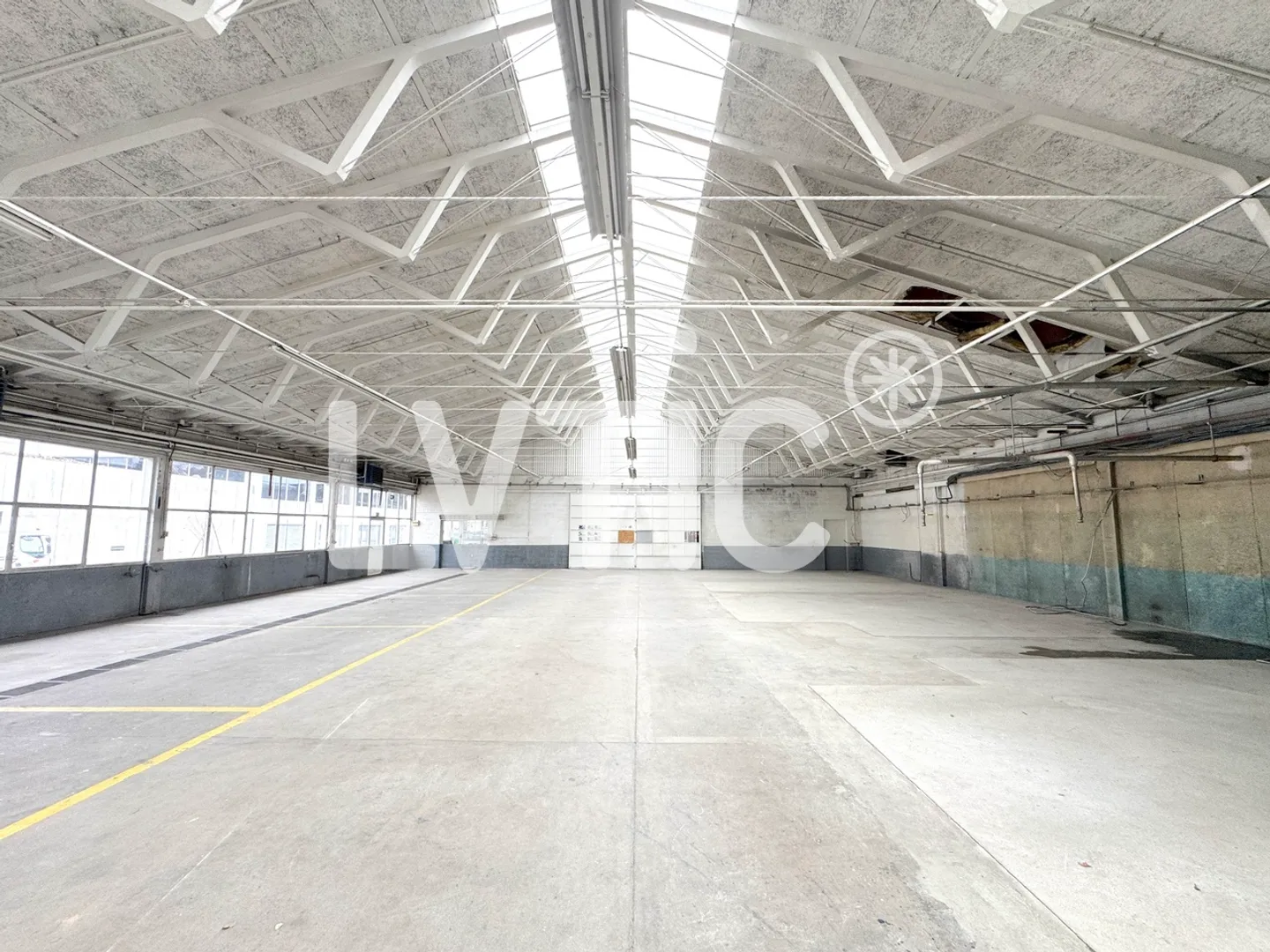 Geräumige Werkstatt zur Miete in Meyrin - Foto 1 von 7