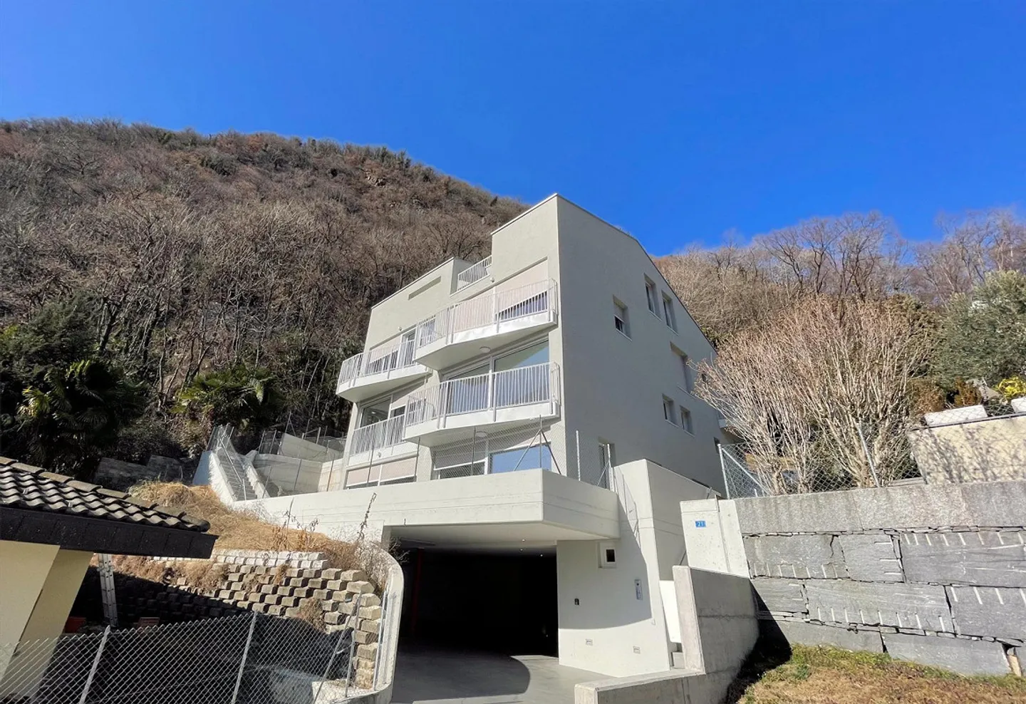 Nuovo edificio con 5 unità abitative, immerso nella natura - Foto 1 di 14