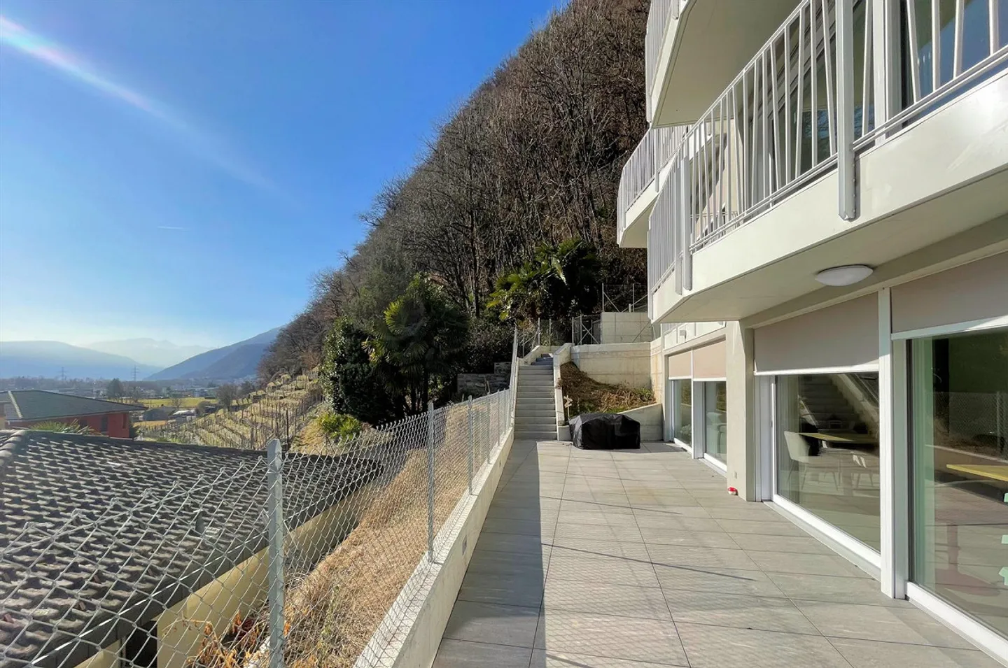 Nuovo edificio con 5 unità abitative, immerso nella natura - Foto 2 di 14