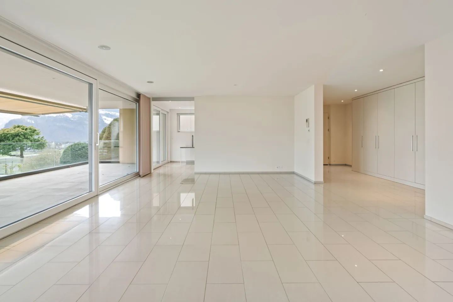 Exclusive 4.5-room terrace apartment with beautiful view - Photo 3 of 32