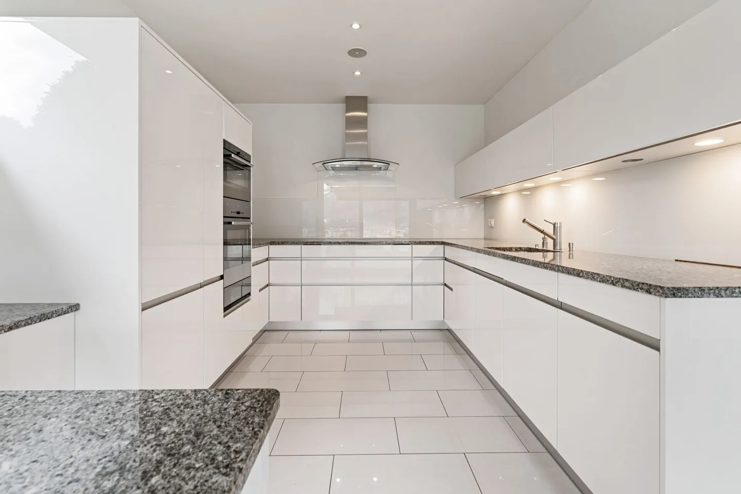 Exclusive 4.5-room terrace apartment with beautiful view - Photo 7 of 32